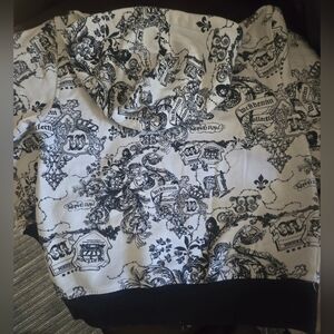 Pre-owned Girls/Boys size 12/14 white and black zip up hoodie.